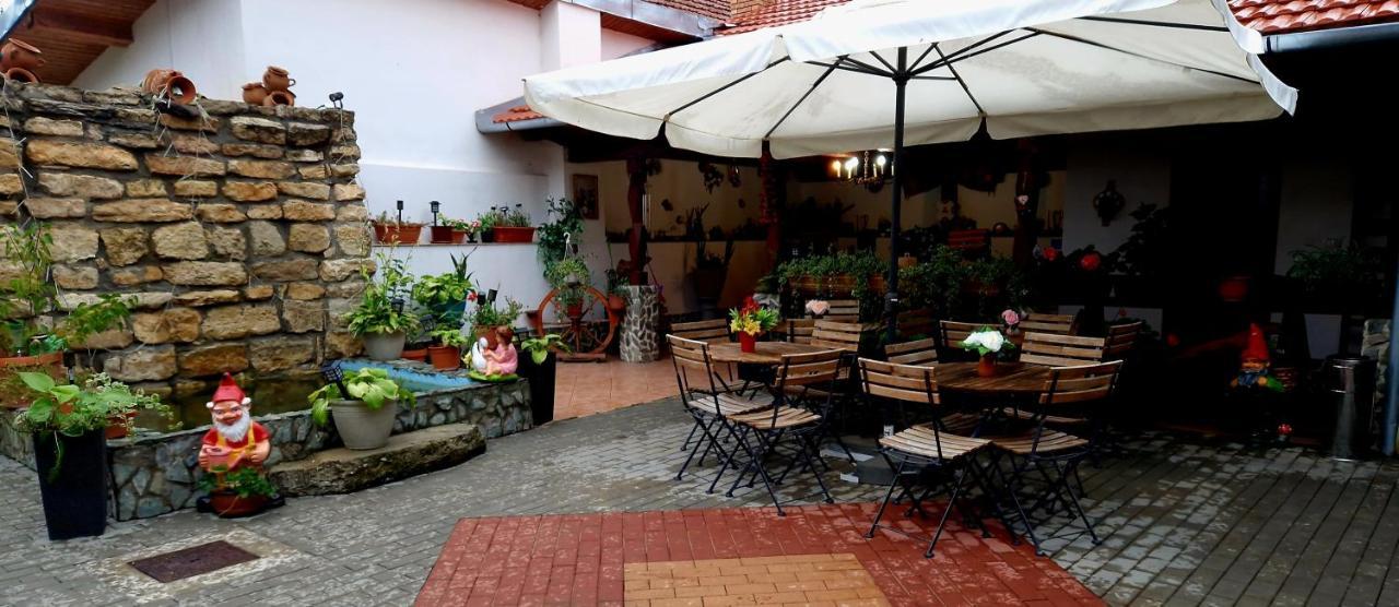Mehadica House Villa Bagian luar foto